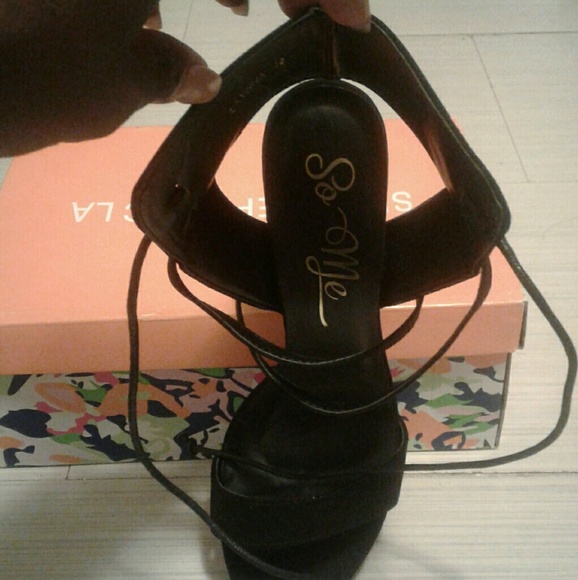 Black Strappy Sandals with tie - Picture 4 of 4